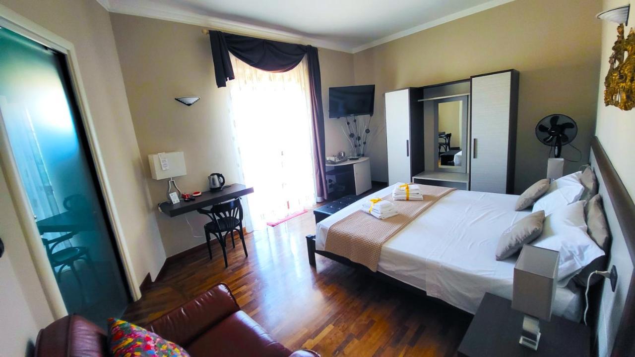 Attico Barocco Bed & Breakfast Lecce Bagian luar foto