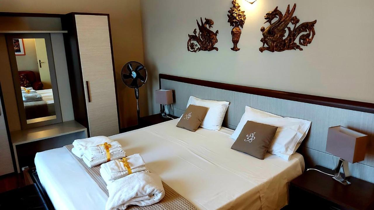 Attico Barocco Bed & Breakfast Lecce Bagian luar foto