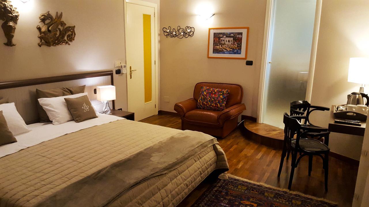 Attico Barocco Bed & Breakfast Lecce Bagian luar foto