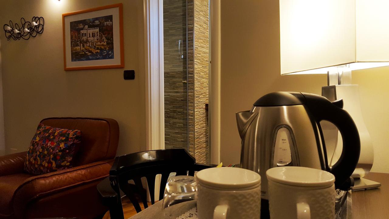Attico Barocco Bed & Breakfast Lecce Bagian luar foto