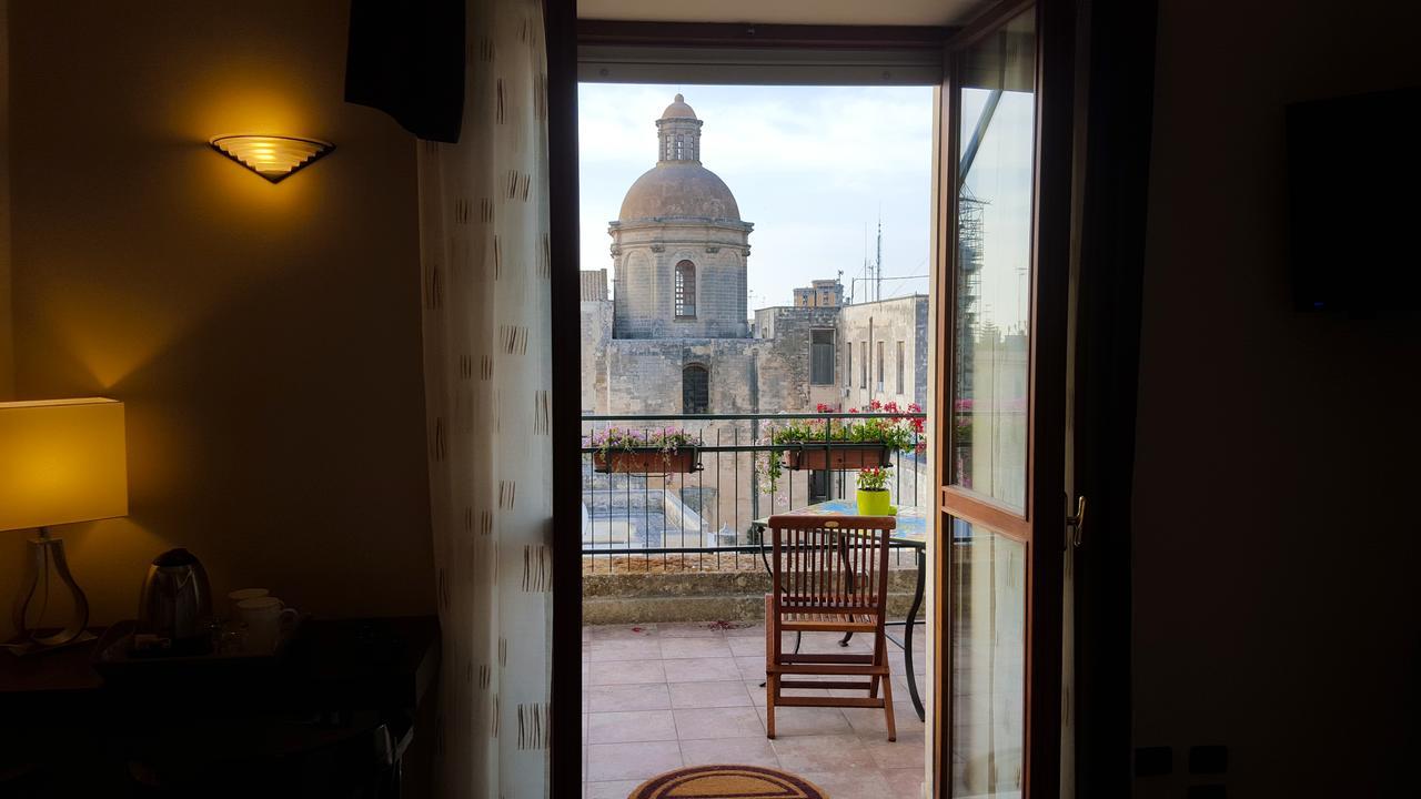 Attico Barocco Bed & Breakfast Lecce Bagian luar foto